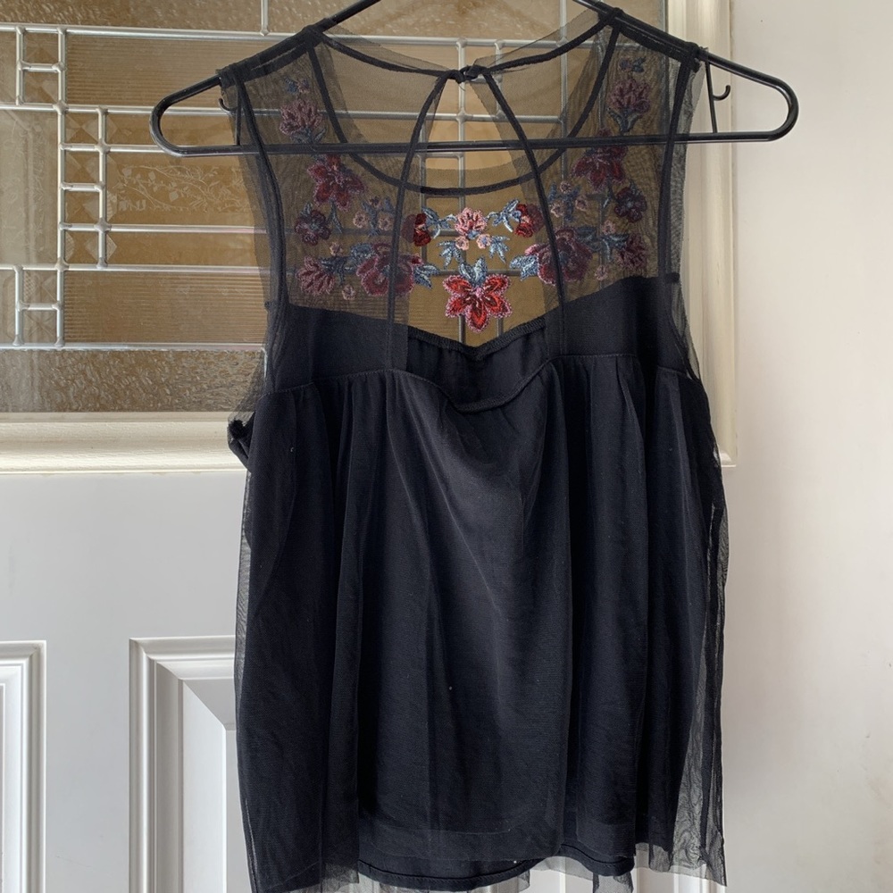 Tank top/ blouse. Floral embroidery